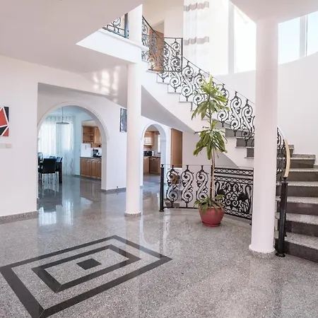 Villa Stalo By Prestige Bookings *